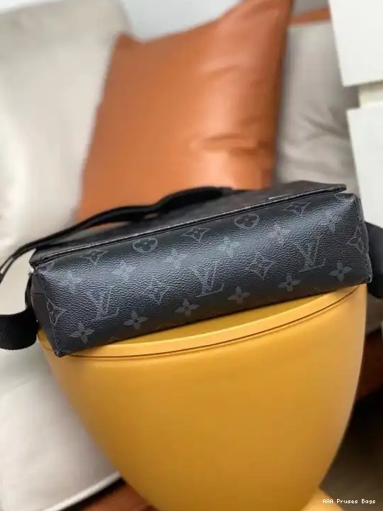 AAA Replica Ru VUITTON PM LOUIS DISTRICT 0606